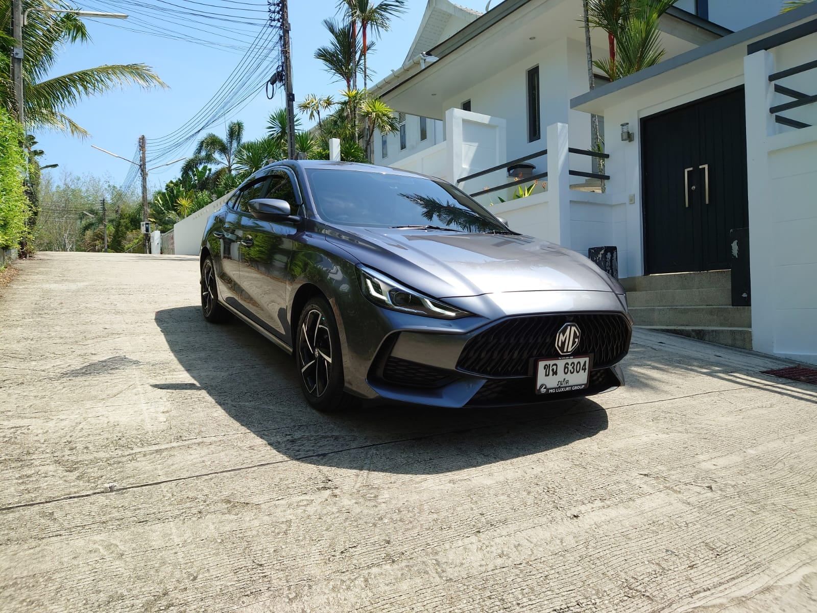MG5 2023, grey — front three-quarter view