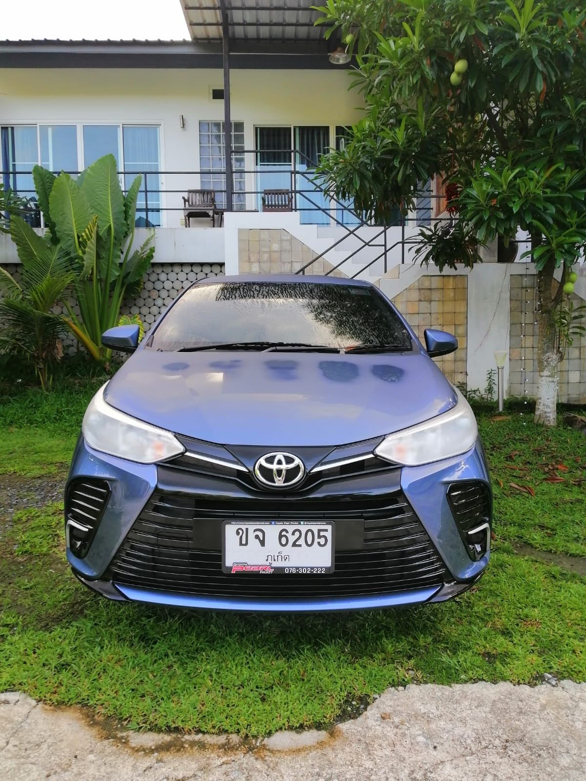 Toyota Yaris Ativ 2021, blue — front view