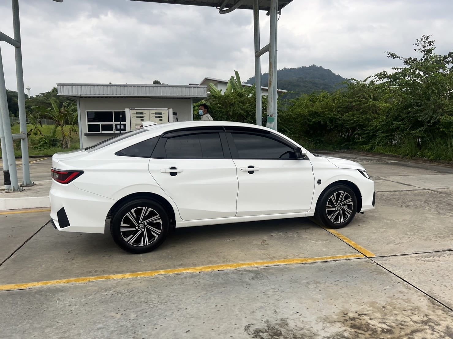 Toyota Yaris Ativ 2025, white — side profile