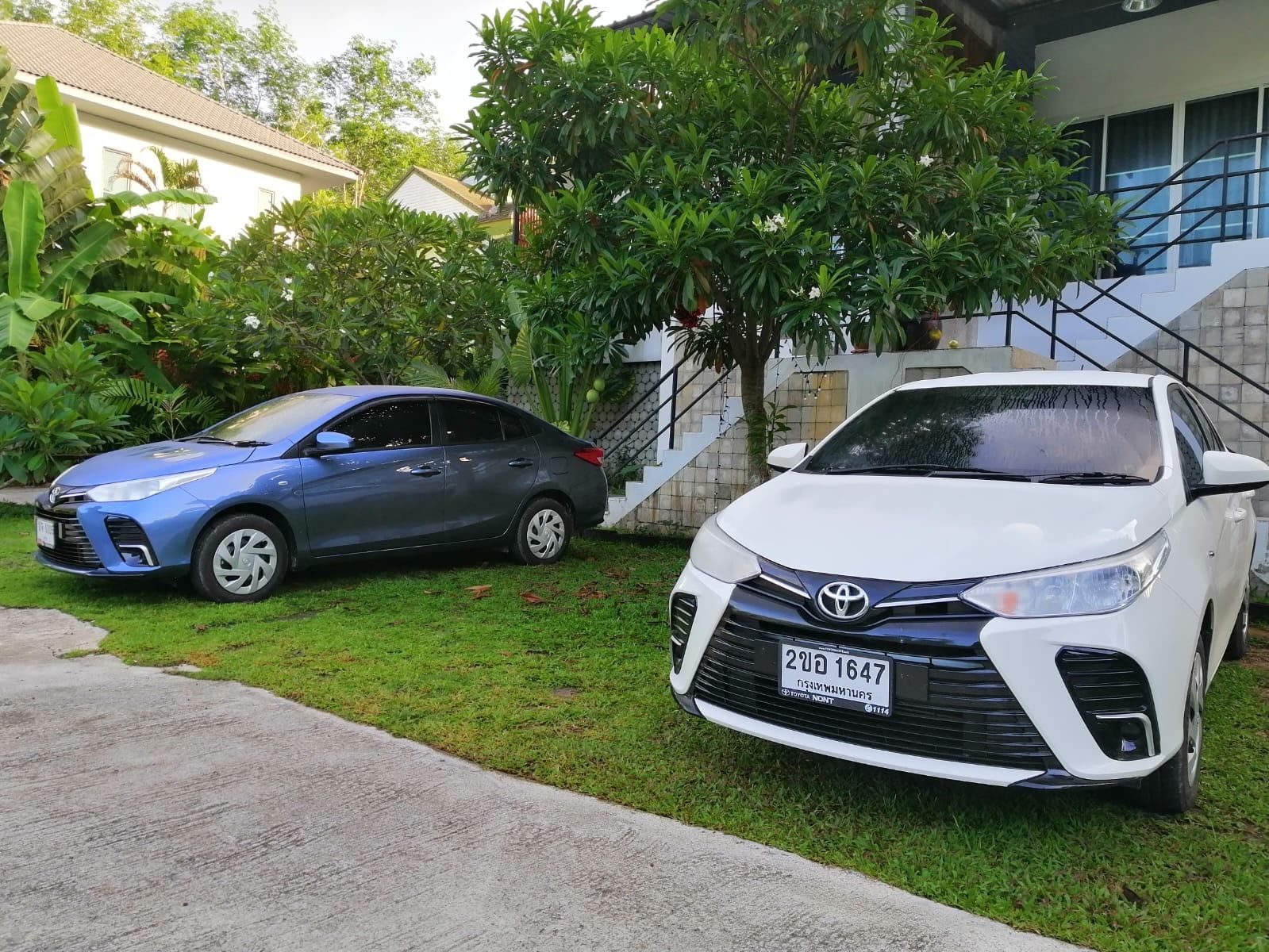 Toyota Yaris Ativ 2021, white — front three-quarter view