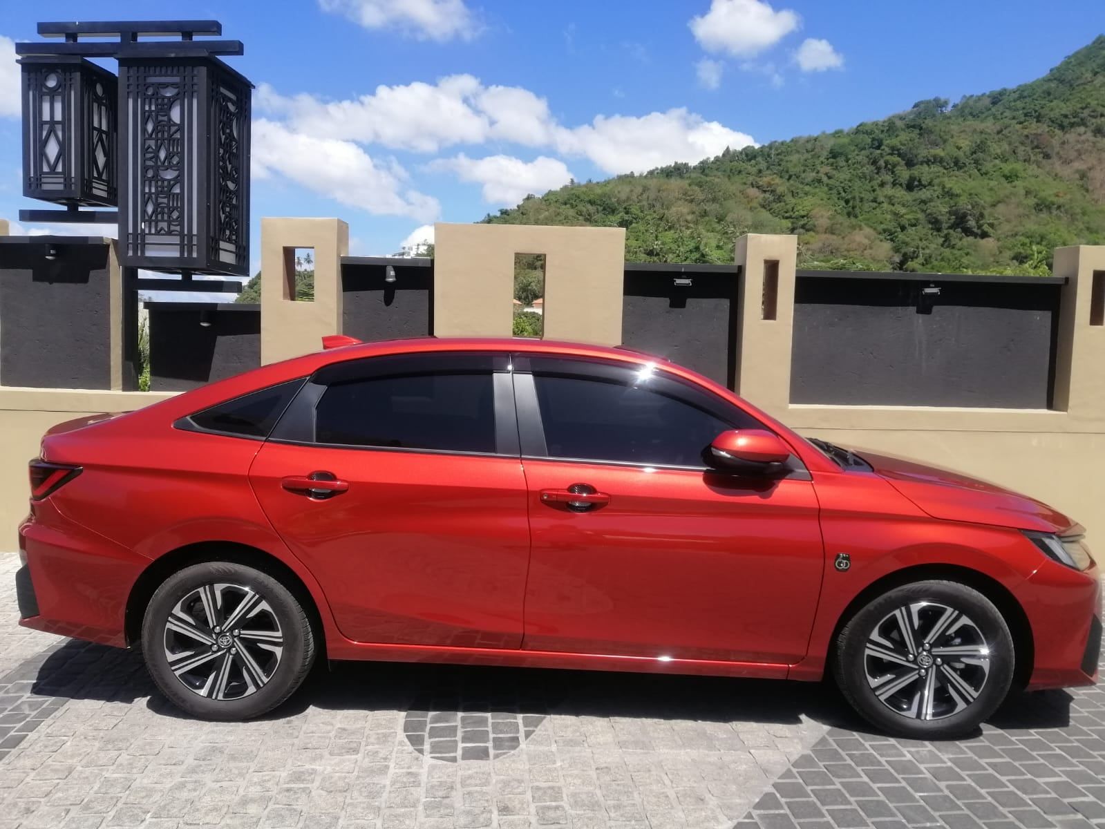 Toyota Yaris Ativ 2024, red — side profile