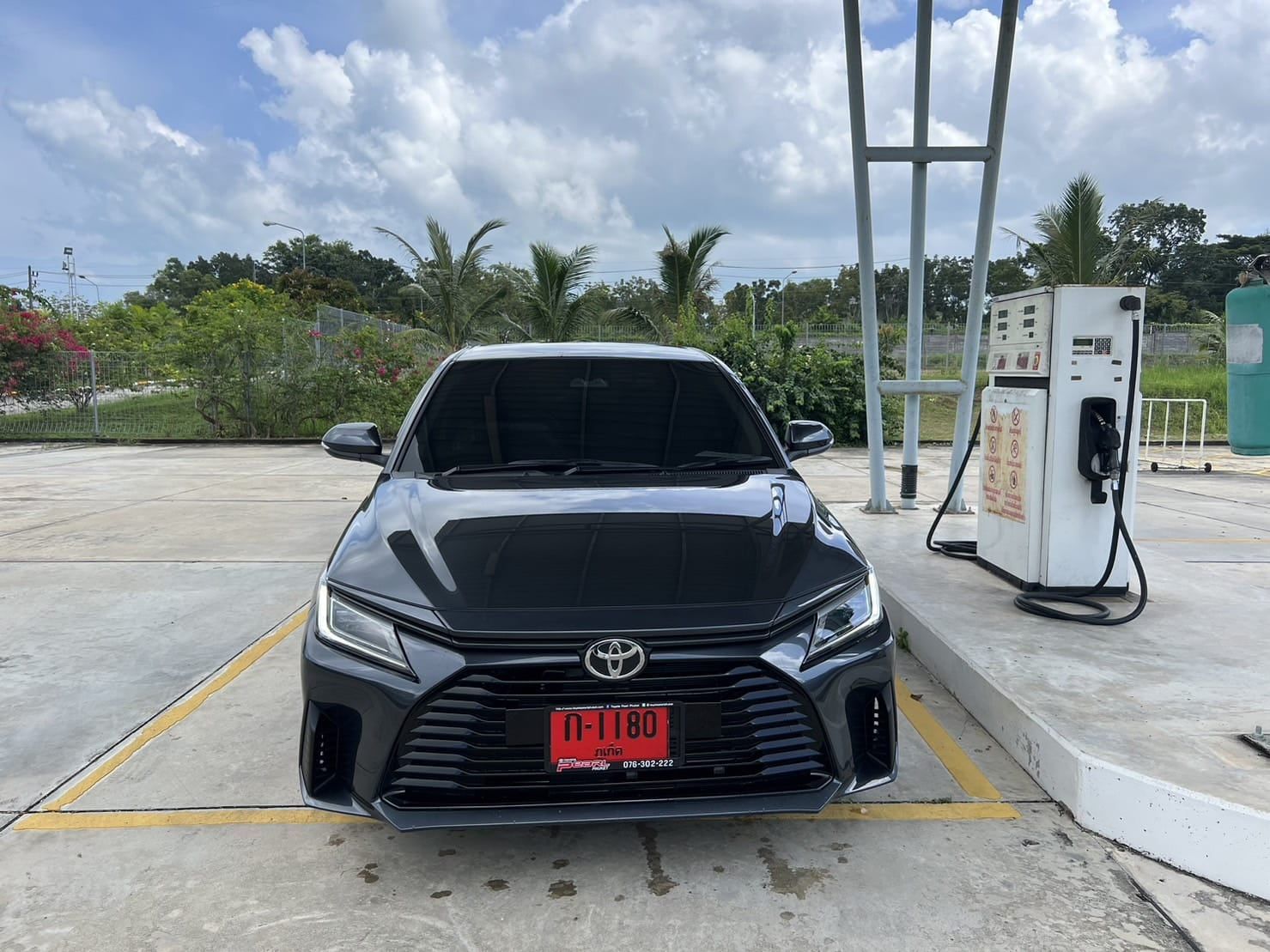 Toyota Yaris Ativ 2025, grey — front view