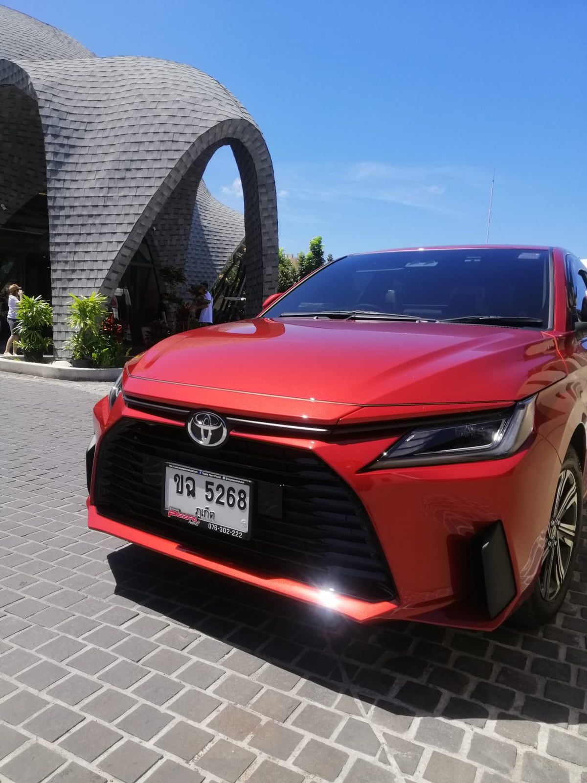 Toyota Yaris Ativ 2024, red — front view