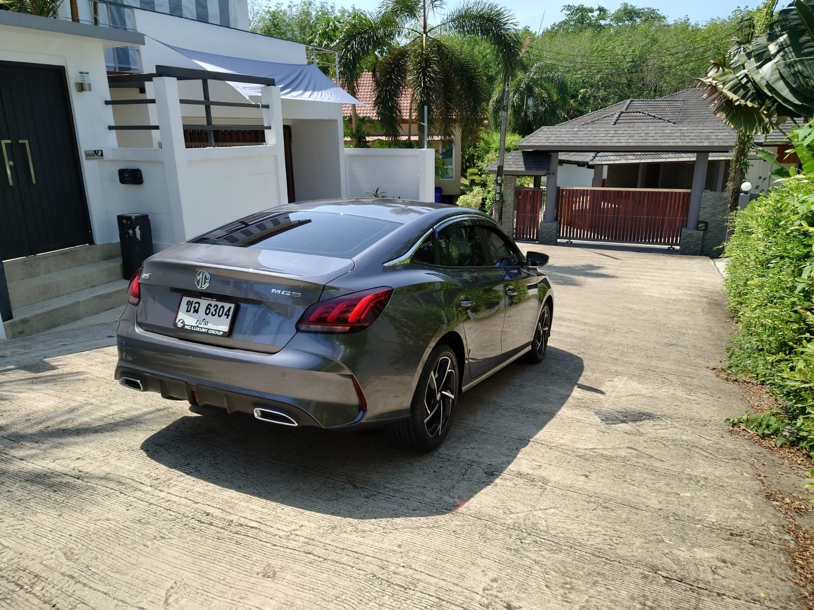MG5 2023, grey — rear three-quarter view