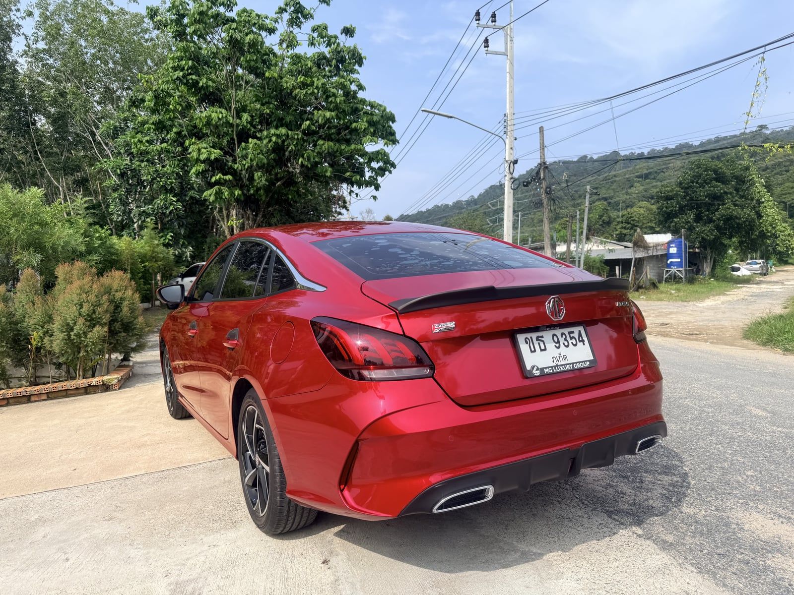 MG5 2023, red — rear three-quarter view