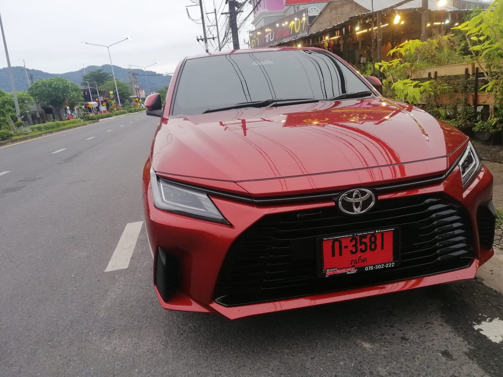 Toyota Yaris Ativ 2024, red — front view