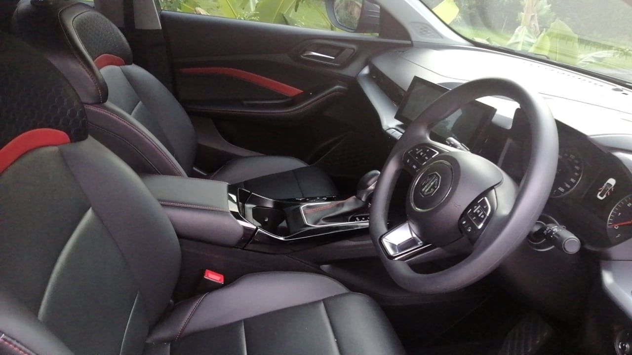 MG5 2023, grey — interior