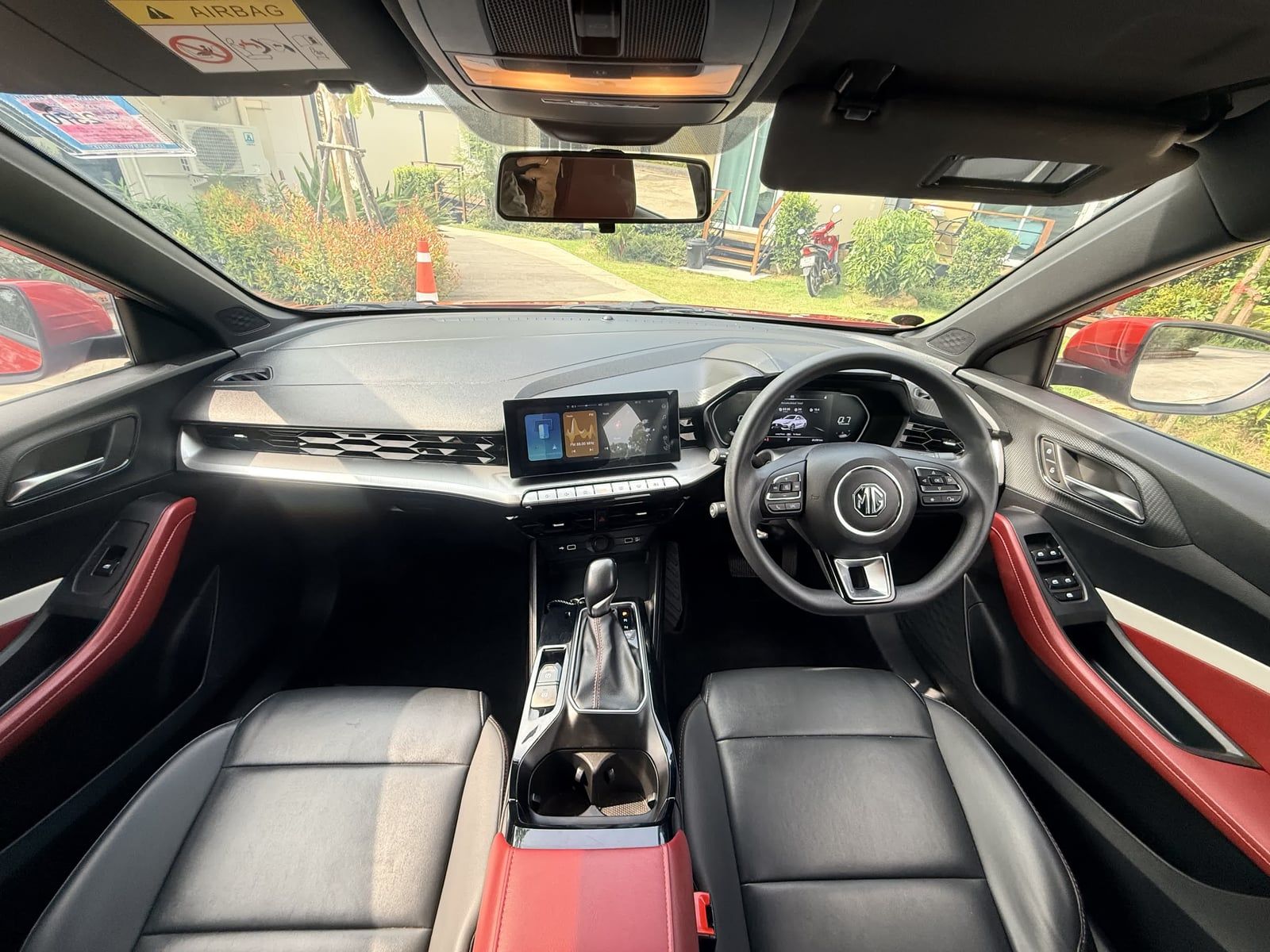 MG5 2023, red — dashboard